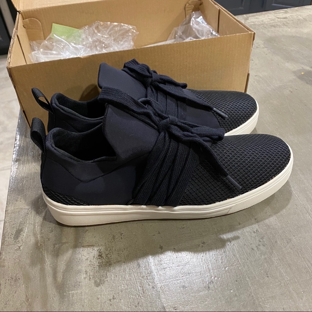 NWT Francesca’s black wrap lace Angie sneakers size 8